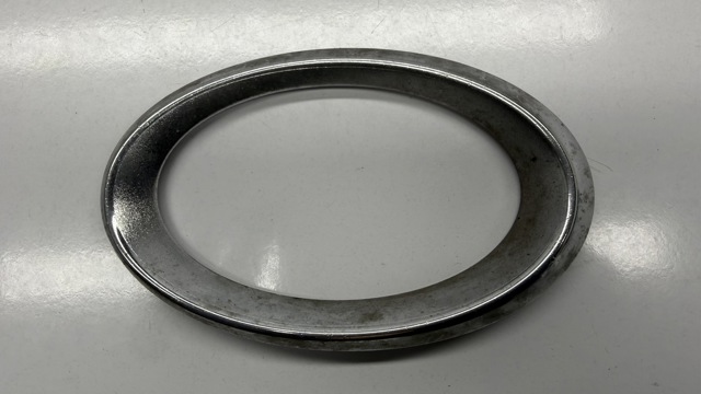 Ободок (окантовка) фары противотуманной правой A2118851074 MERCEDES