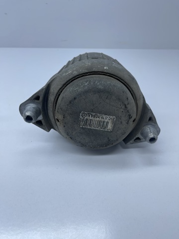 Правая подушка двигателя A2122406417 MERCEDES