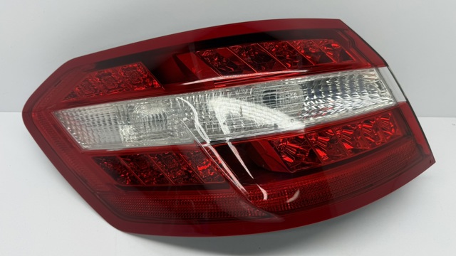 Задняя левая внешняя фара A2128200164 MERCEDES