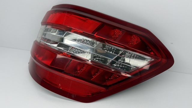MERCEDES A2128204064 Фонарь задний правый внешний в наличии Харьков