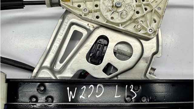 MERCEDES A2207301946 в наличии Винница