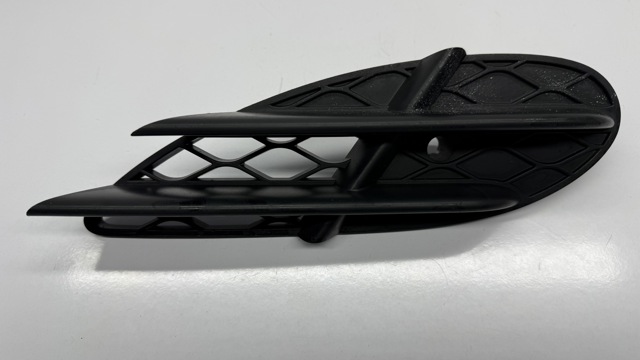  Решетка переднего бампера левая A2208851323 MERCEDES