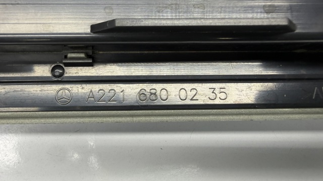 A2216800235 MERCEDES Накладка дверного порога внутренняя передняя правая купить в Харьков