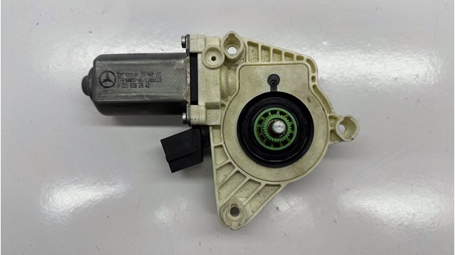 Мотор стеклоподъемника двери задней, левой A2218202942 MERCEDES