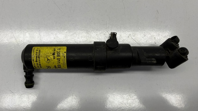 Форсунка омывателя передней правой фары A2218600247 MERCEDES
