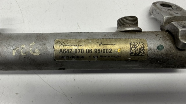 A6420700695 MERCEDES Распределитель топлива (рампа) правый купить в Хмельницкий