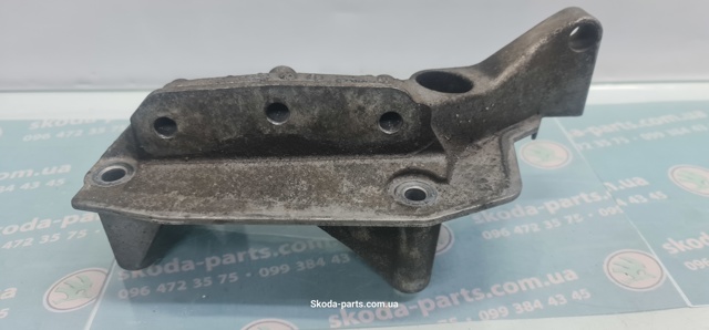 VAG 036199275AB Кронштейн подушки (опоры) двигателя правой в наличии Киев
