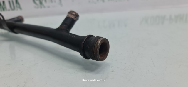 VAG 038121065CT Патрубок системы охлаждения в наличии Запорожье