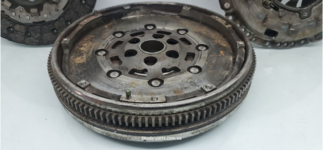 03G105266AL VAG Маховик купить в Ужгород