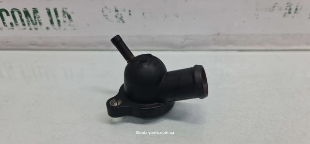 VAG 04L121131J Фланец системы охлаждения (тройник) в наличии Черкассы