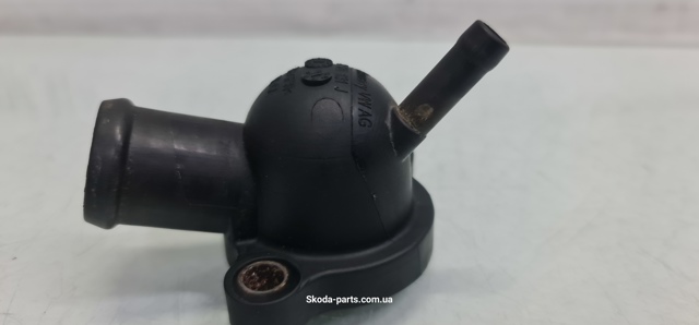 VAG 04L121131J Фланец системы охлаждения (тройник) в наличии Сумы