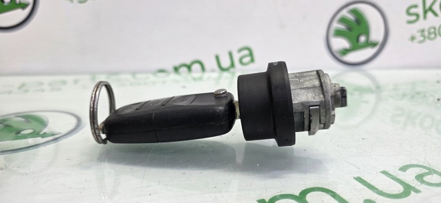 Личинка замка зажигания 107905855CF VAG