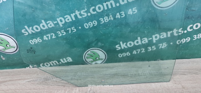 VAG 1J6845026K Стекло двери задней правой в наличии Днепр
