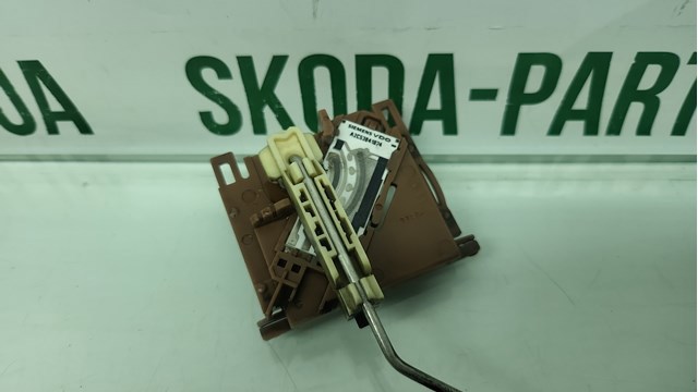 Датчик уровня топлива в бензобаке Skoda Octavia II A5