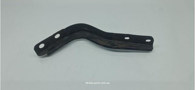 1U0823574A Кронштейн решетки радиатора купить Павлоград