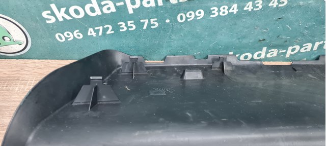 VAG 1U6867605 Обшивка (облицовка) крышки багажника (двери 3/5-й задней) в наличии Тернополь