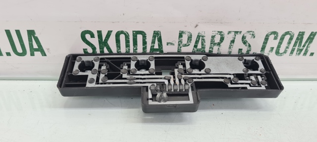 1U9945257 VAG Плата заднего фонаря контактная купить в Полтава