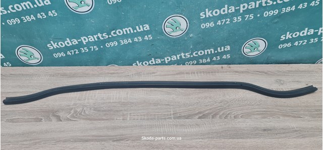 VAG 1Z0823723A Уплотнитель капота в наличии Николаев