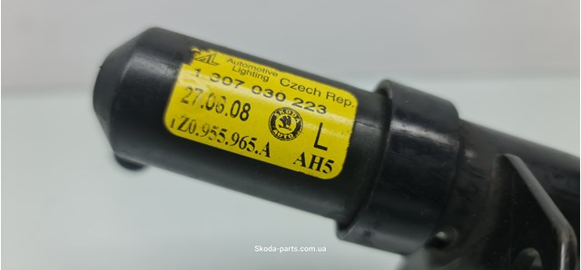 VAG 1Z0955966A Держатель форсунки омывателя фары (подъемный цилиндр) в наличии Павлоград