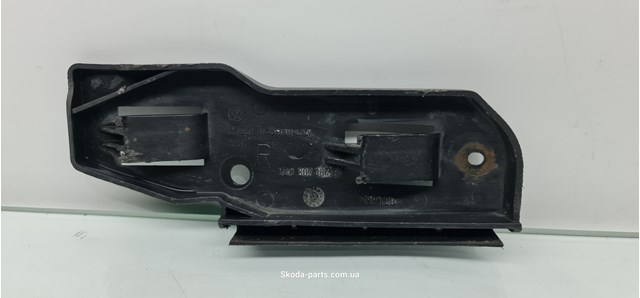 Кронштейн крепления бампера переднего правый 3B0807184E VAG