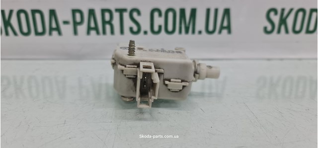 VAG 3B0959781B Мотор-привод открытия/закрытия замка багажника (двери 3/5-й задней) в наличии Львов
