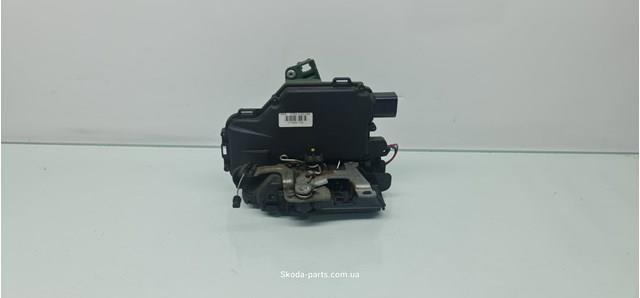 Замок задней правой двери  3B4839016M VAG
