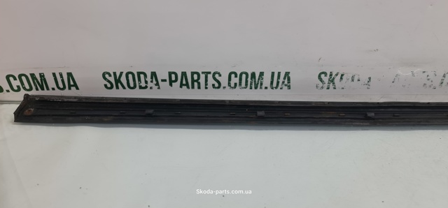 3C0854940 VAG Накладка двери передней правой купить в Черновцы
