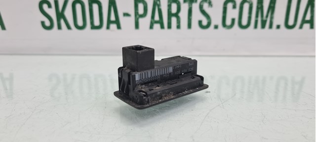3C0959831A VAG Кнопка салона привода крышки багажника (двери 3/5-й (ляды) купить в Полтава