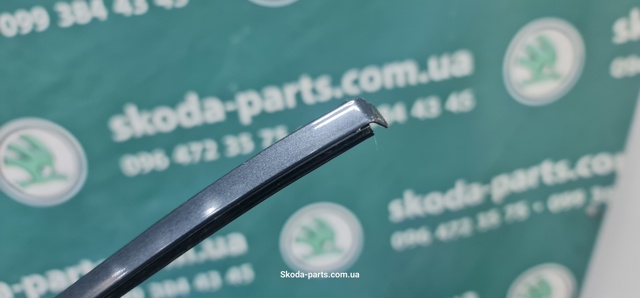 VAG 3T5853702 Молдинг крыши правый в наличии Чернигов