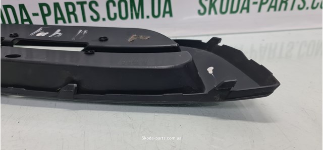 VAG 5J0807367 Заглушка (решетка) противотуманных фар бампера переднего левая в наличии Чернигов