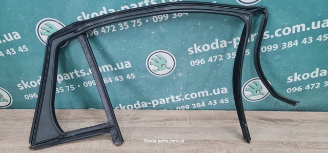 VAG 5J9845209 Стекло-форточка двери задней левой в наличии Николаев