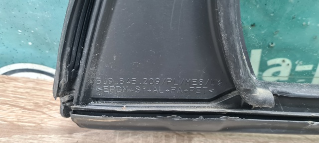 VAG 5J9845209G Стекло-форточка двери задней левой в наличии Винница