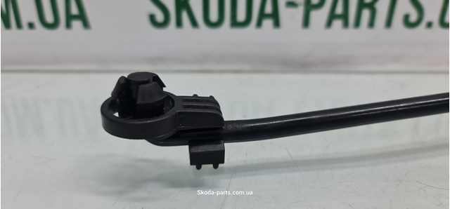 5M0823395A Фиксатор упора капота купить Павлоград
