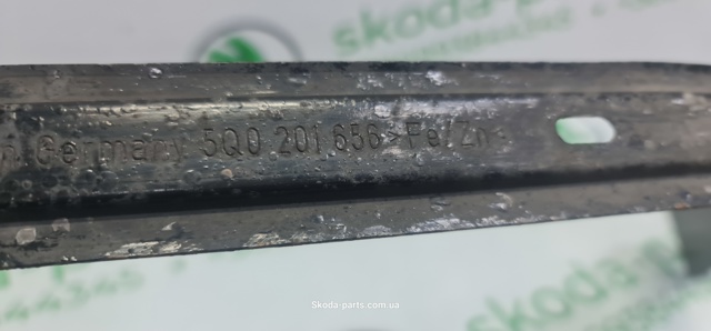 VAG 5Q0201656F Кронштейн бака топливного в наличии Николаев