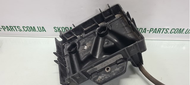 VAG 5Z0915331B Подставка аккумулятора в наличии Полтава