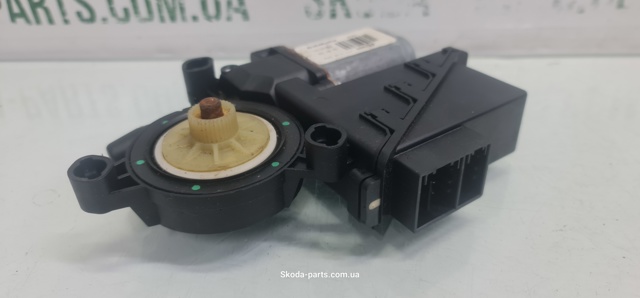 VAG 6Q0959811A Мотор стеклоподъемника двери задней левой в наличии Черновцы