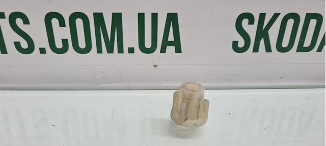 VAG WHT000260 Клипса крепления фары в наличии Одесса