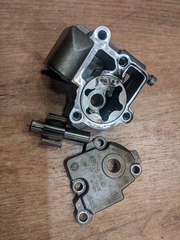 03G115105C Насос масляный купить Житомир