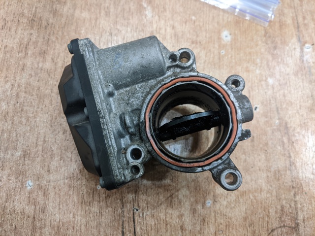 Заслонка воздушная 03L128063R VAG