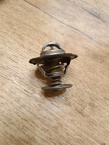 Водяная помпа термостата Ауди 100 C4