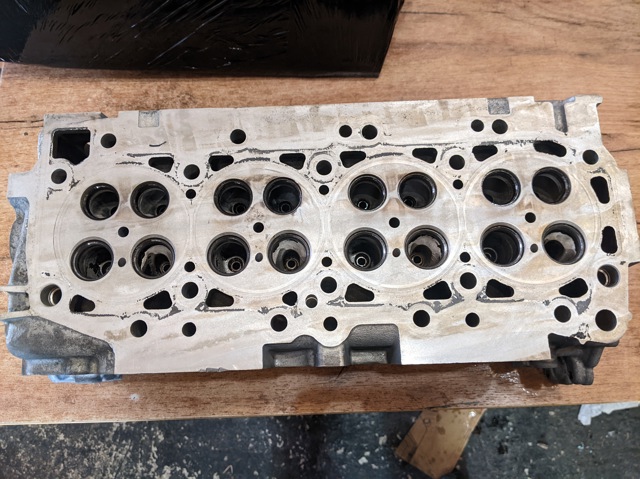 Головка блока цилиндров 110405X00A NISSAN