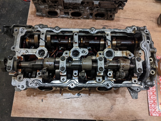 NISSAN 11090EY02E Головка блока цилиндров (ГБЦ) левая в наличии Кривой Рог