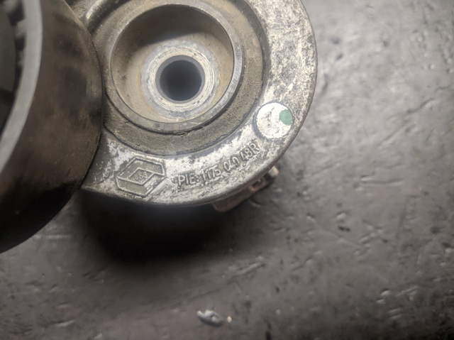 RENAULT 117504048R Ролик натяжителя приводного ремня в наличии Черновцы