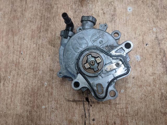 Вакуумный насос 1337470 LAND ROVER