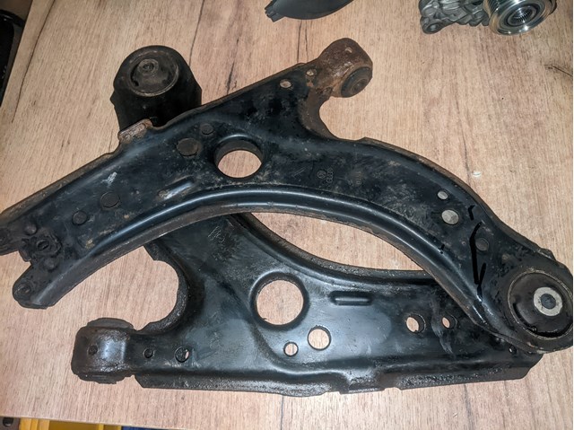 Стойки и рычаги подвески 1J0407151C VAG