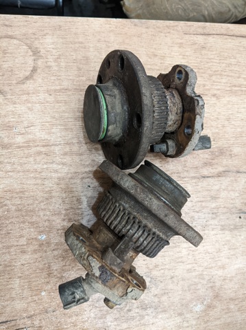Кулаки поворотные задней подвески 1J0501117B VAG