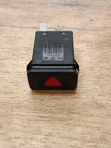 Кнопка включения аварийного сигнала 1J0953235A VAG