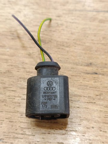 VAG 1J0973722 Разъем (фишка) противотуманной фары в наличии Черновцы