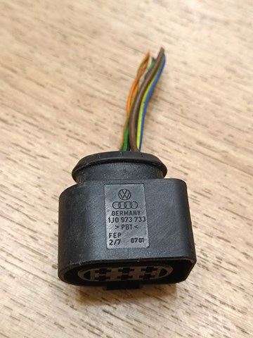 VAG 1J0973733 Разъем (фишка) заднего фонаря в наличии Черкассы
