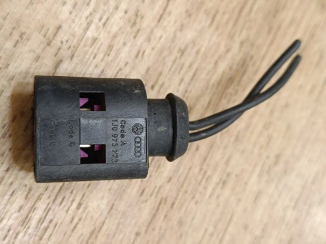 Разъем (фишка) генератора 1J0973772 VAG